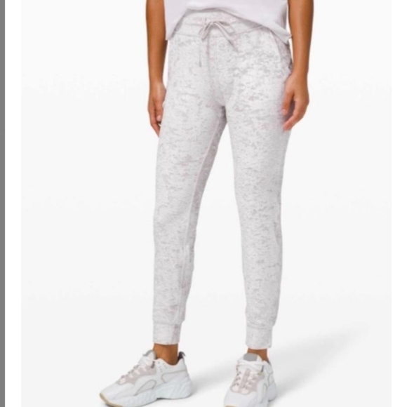 Lululemon “Ready To Crush” Crushed Velvet Joggers - Picture 2 of 10